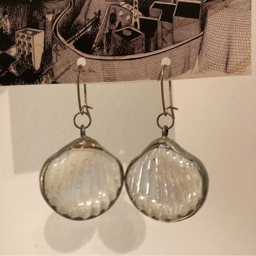 Chunky Glass Seashell Dangle Earrings Vtg